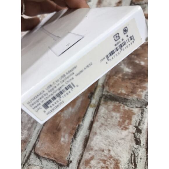 OEM Apple MJ1M2AM/A USB-C to USB Adapter OPEN BOX - Picture 3 of 4